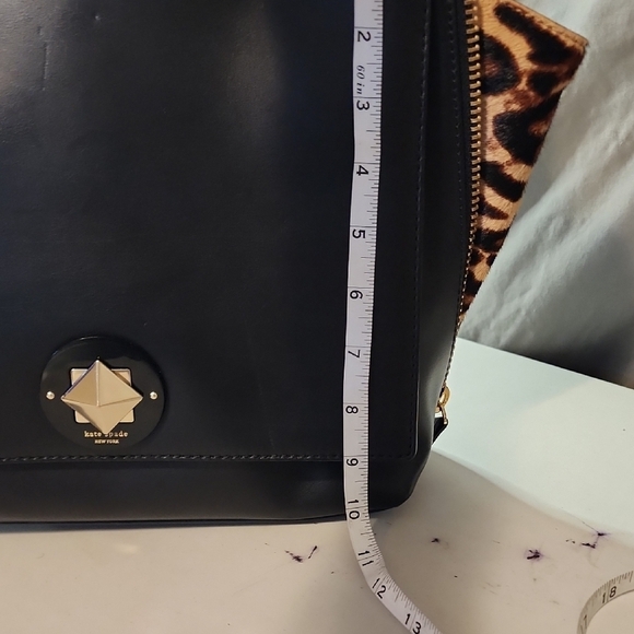 Kate Spade Black and Gold Shoulder Bag with Leopard Zip Opt & Geometric Closure - Picture 10 of 11